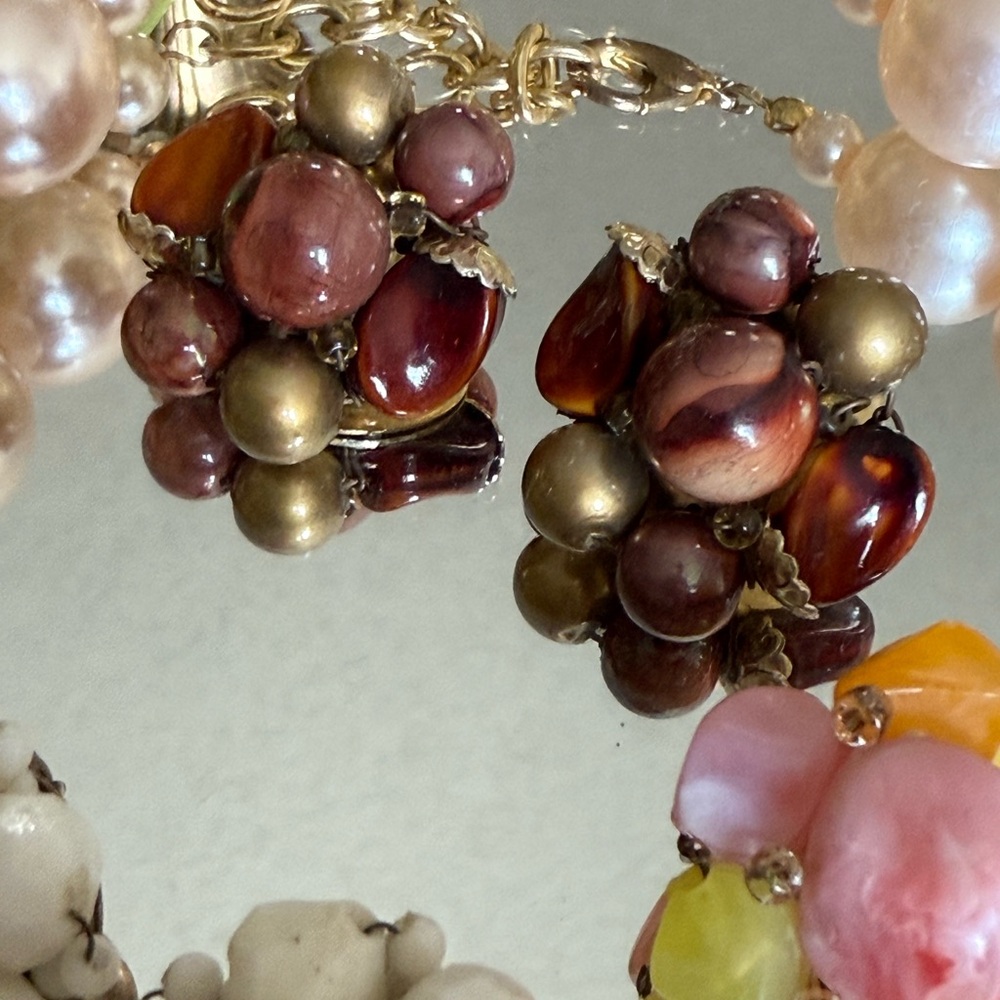 Vintage Clip Earring Bundle With Necklace - Picture 5 of 7
